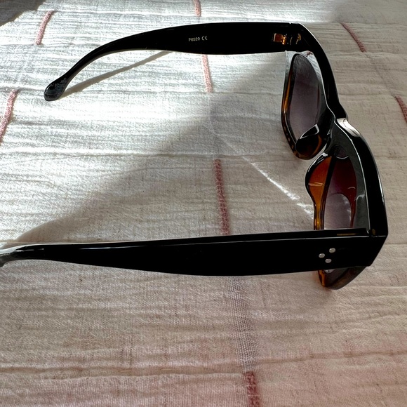 Gradient Tortoise sunglasses ☀️bring on spring! - Picture 2 of 4